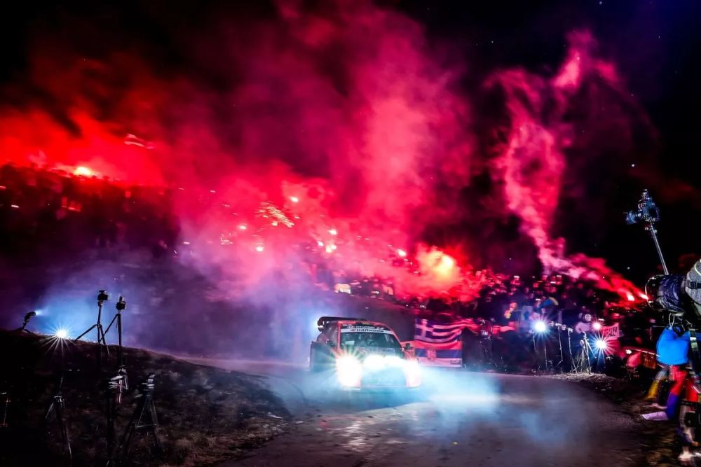 Locura a demás del lujo en las calles de Mónaco, cada año en enero la mítica competición del WRC trae una etapa urbana n